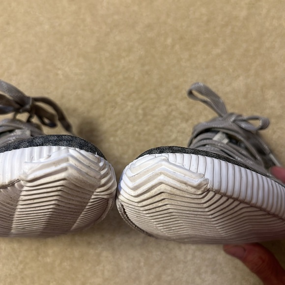 Sorel gray woman’s size 6 tennis’s - Picture 8 of 10